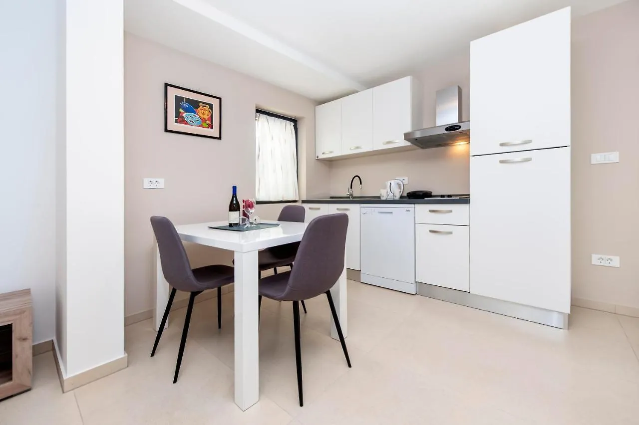 Apartments Katarina Rovigno 0*,