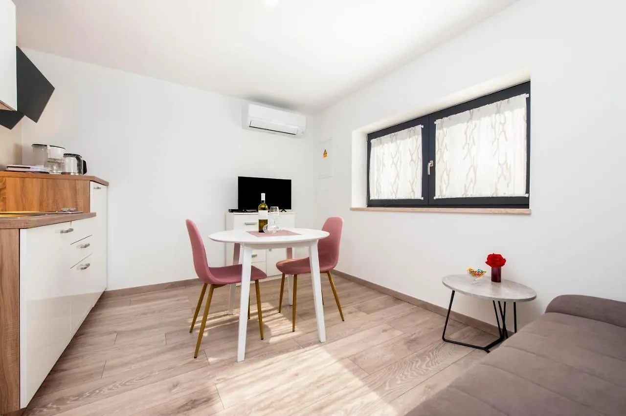 Apartments Katarina Rovigno 0*,